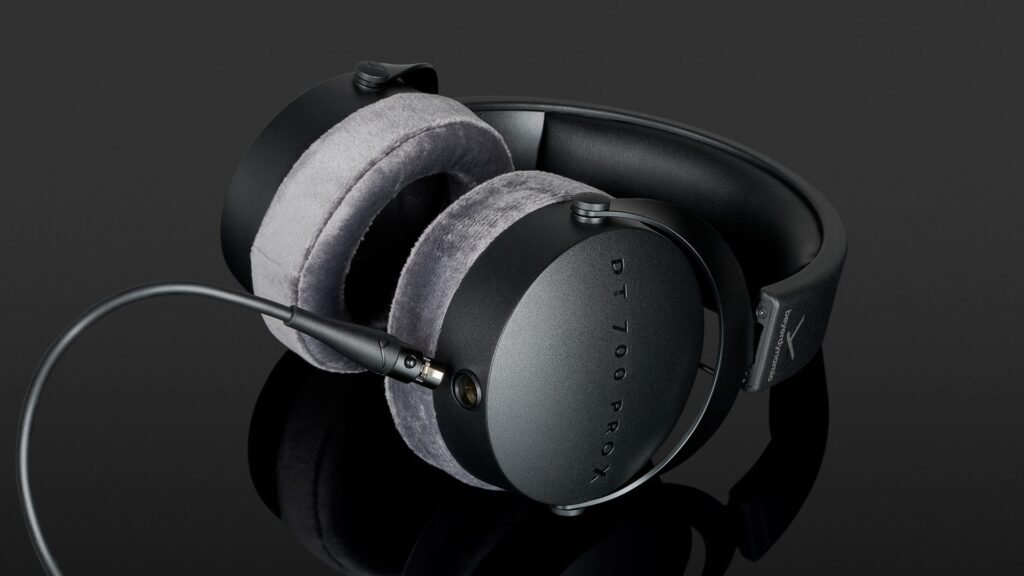 Beyerdynamic DT 700 PRO X closed back headphone