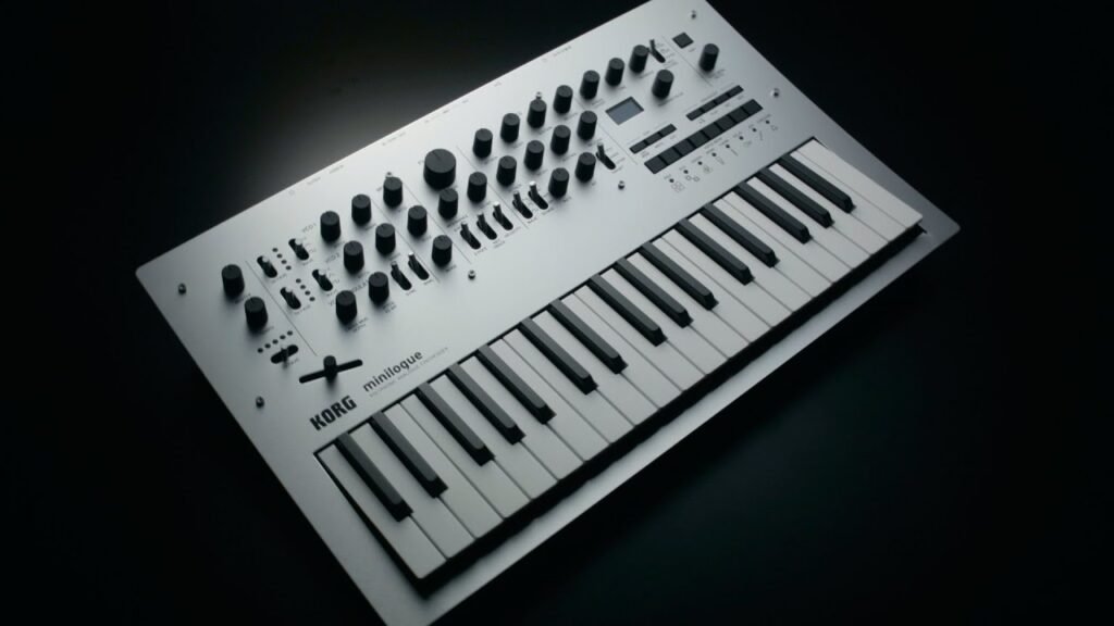 Korg Minilogue piano synthesizer