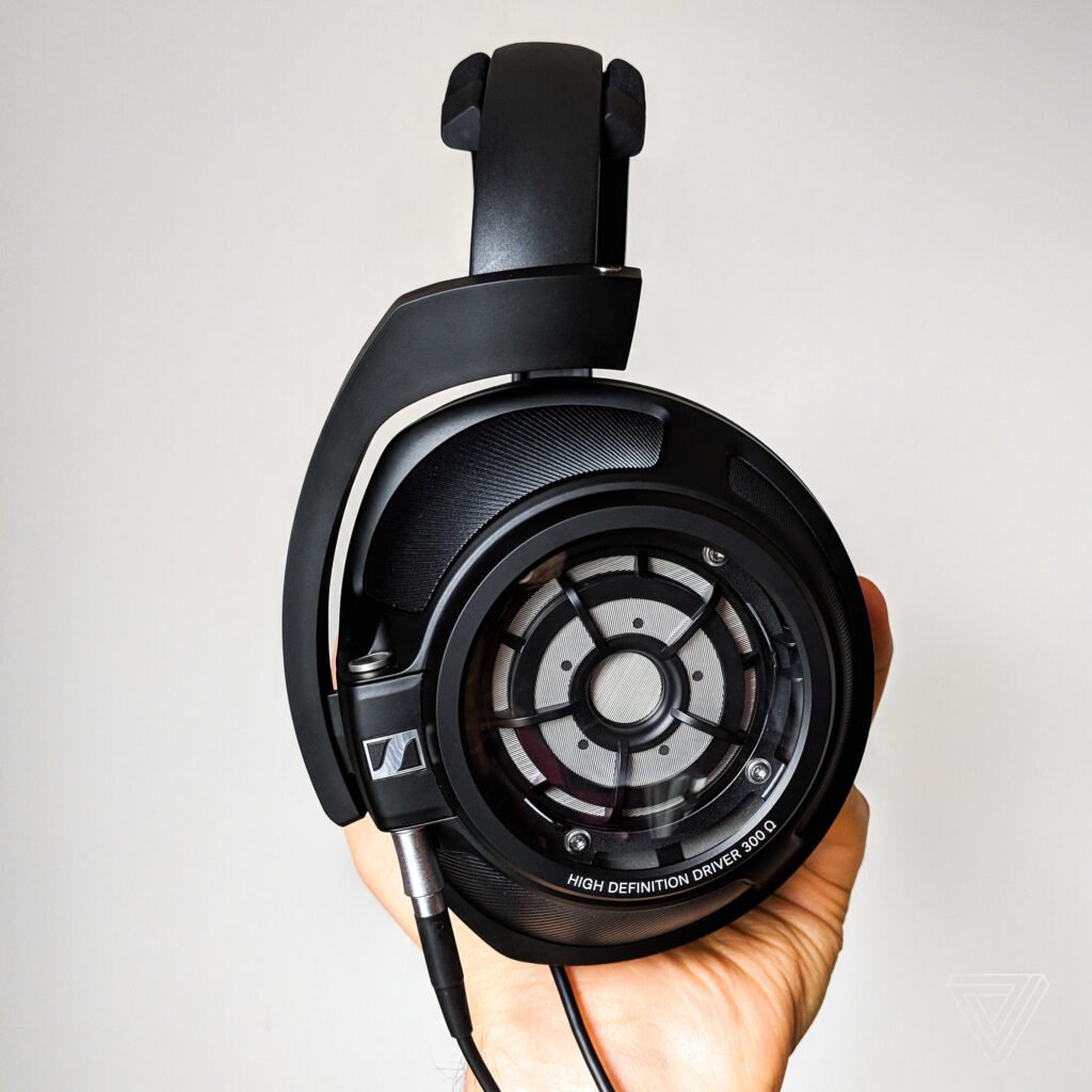 Sennheiser HD820 closed back headphone