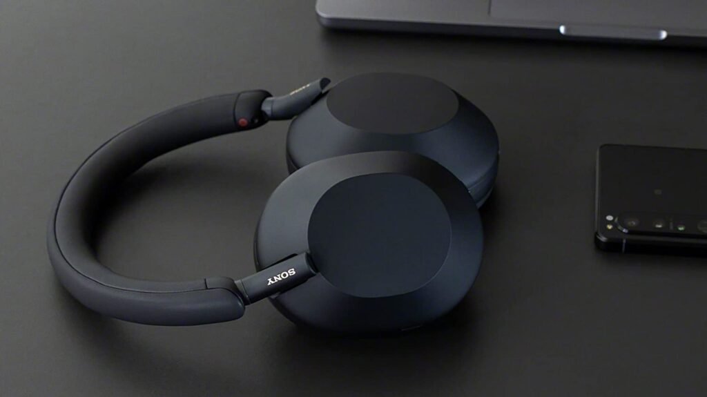 Sony WH-1000XM5 closed back headphone